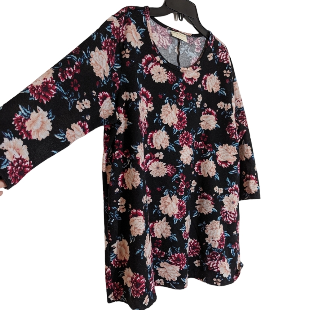 Black Floral 3/4 Sleeve Knit Top Size‎ 1X